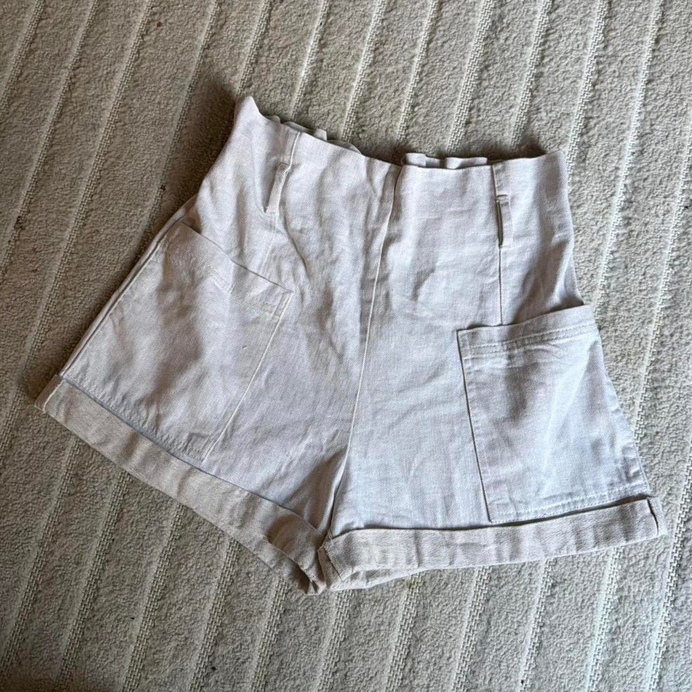 Zara Beige high-waist utility/cargo shorts size M Casual Boho Brunch Feminine